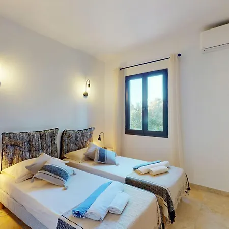 With Pool Between Porto-vecchio And Bonifacio *