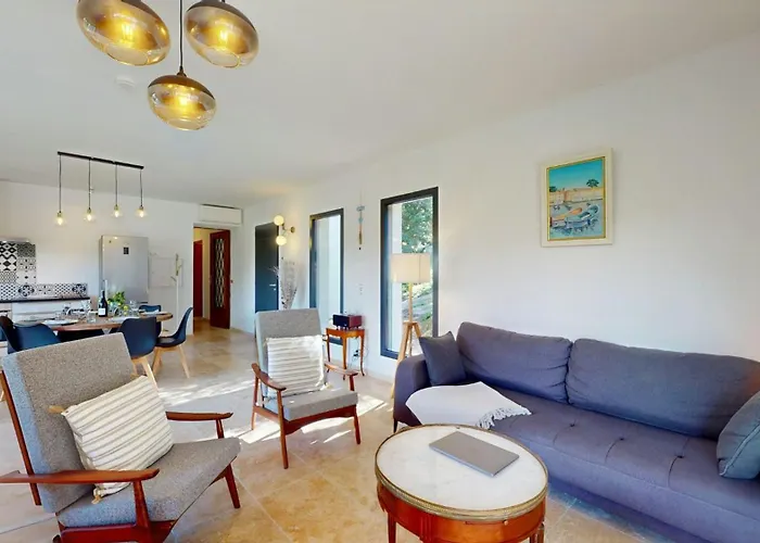 With Pool Between Porto-vecchio And Bonifacio 索塔