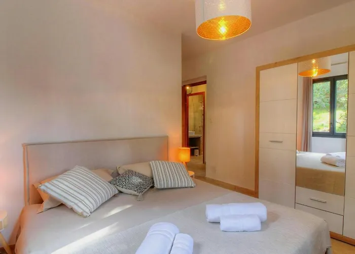 With Pool Between Porto-vecchio And Bonifacio 索塔