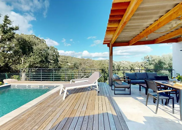 With Pool Between Porto-vecchio And Bonifacio 索塔