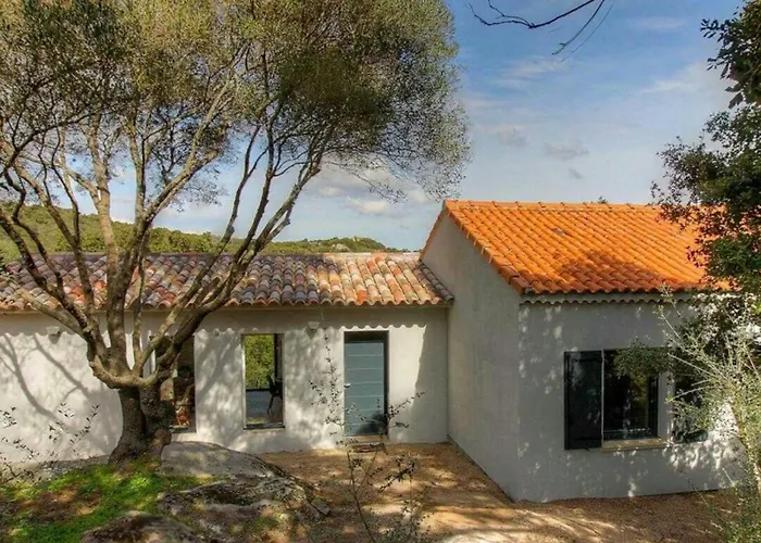 With Pool Between Porto-vecchio And Bonifacio 索塔